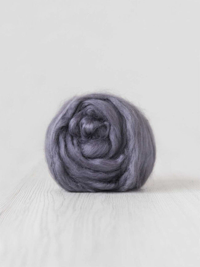 Soie tussah coloris Fog - fibres à filer ou feutrer en ruban