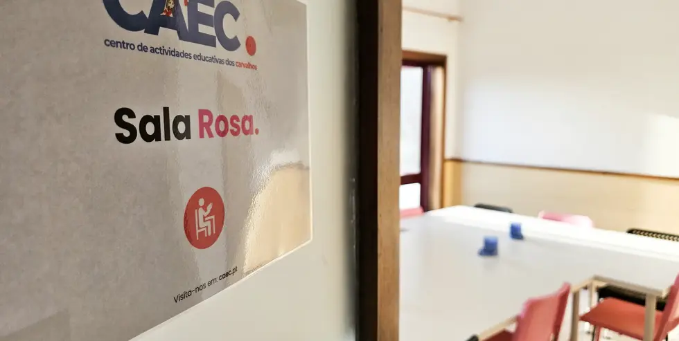 Sala de aulas do CAEC. Pode alugar esta sala para qualquer tipo de evento (formações/workshops, etc).