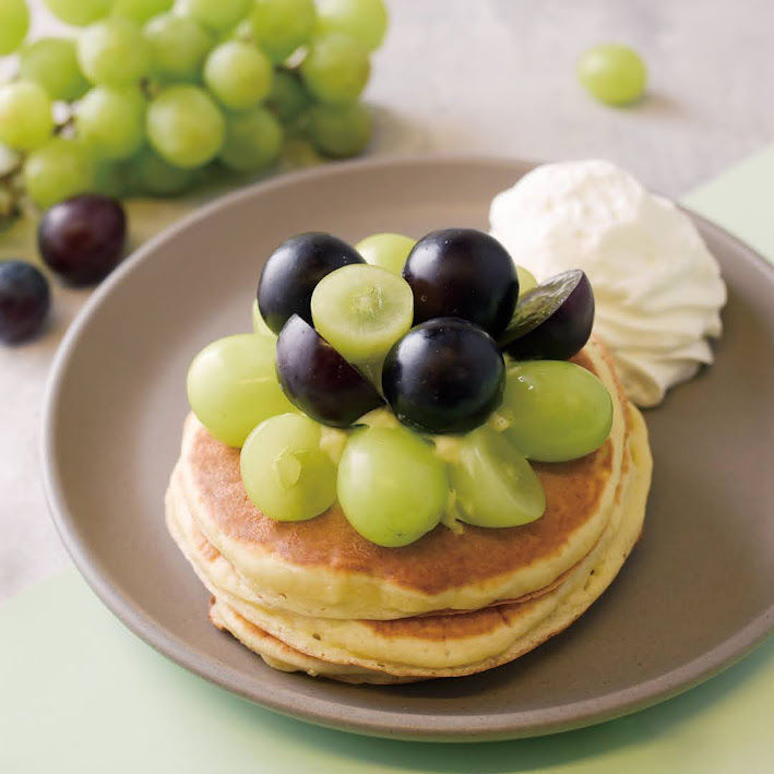 秋の味覚 贅沢なぶどうのパンケーキとタルト