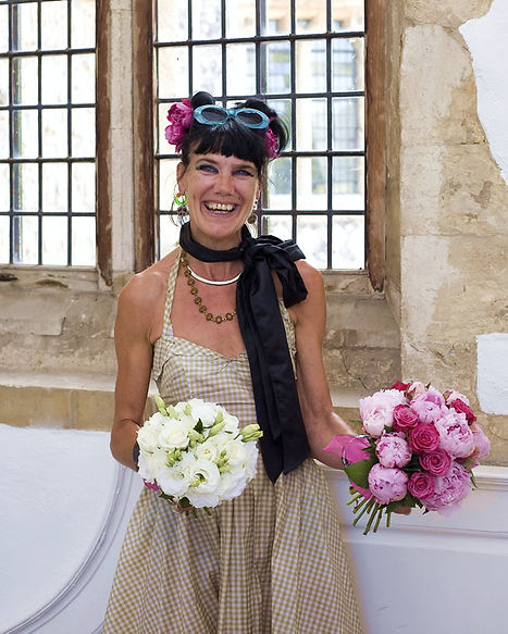Karen Lear Flowers. Floristry, gifts and weddings.