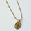 Thumbnail: Bolletjesketting vrouw met kroon.