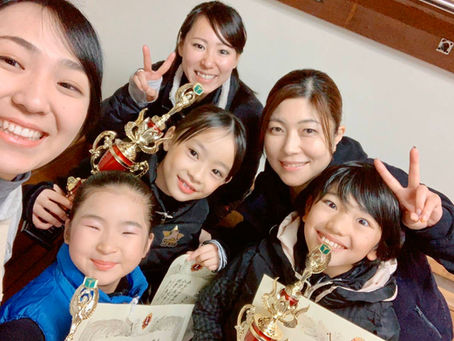 トロフィーを貰った選手たち、喜んでましたぁ！