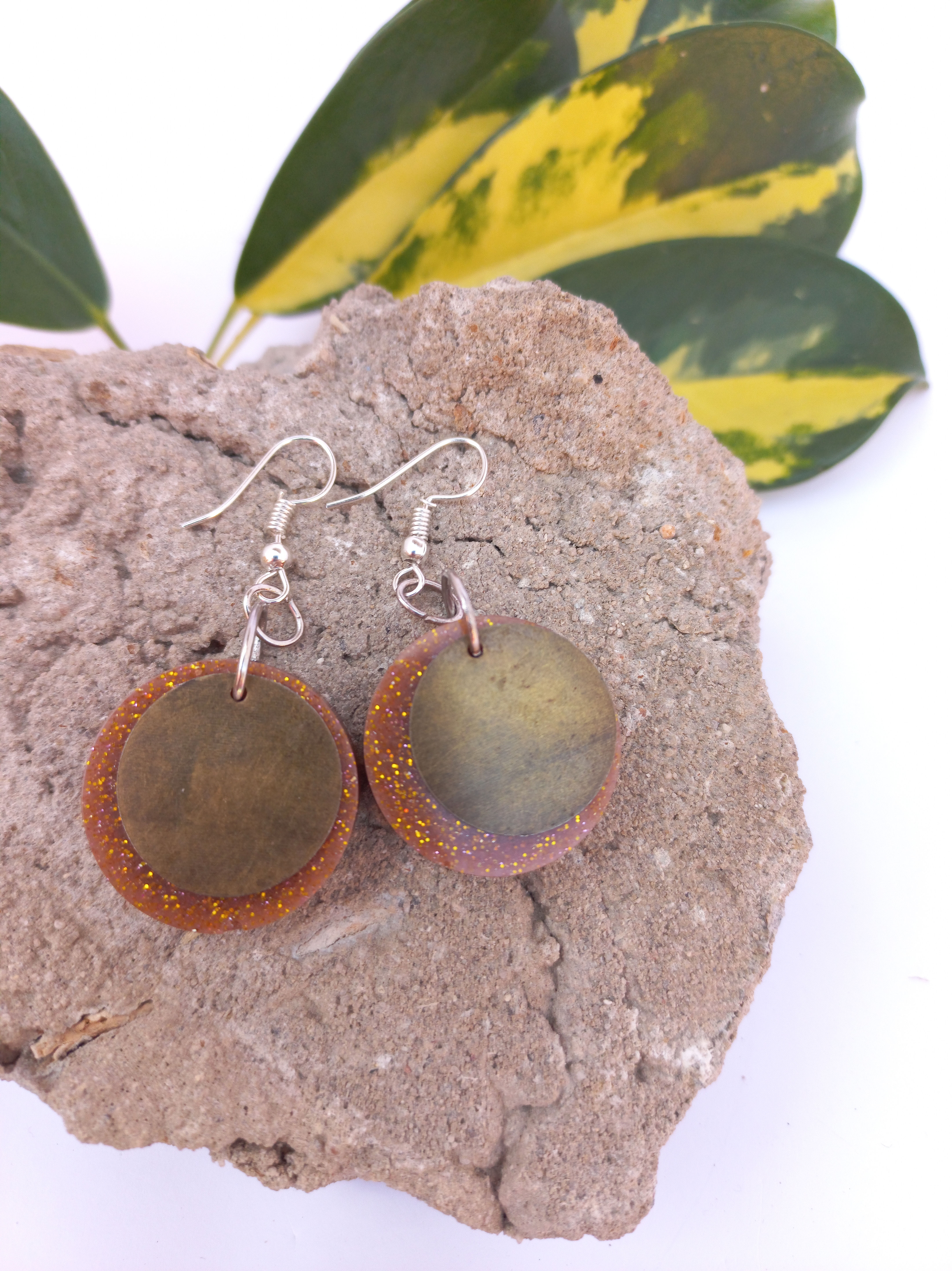 Hanging Earrings (gold and brown)