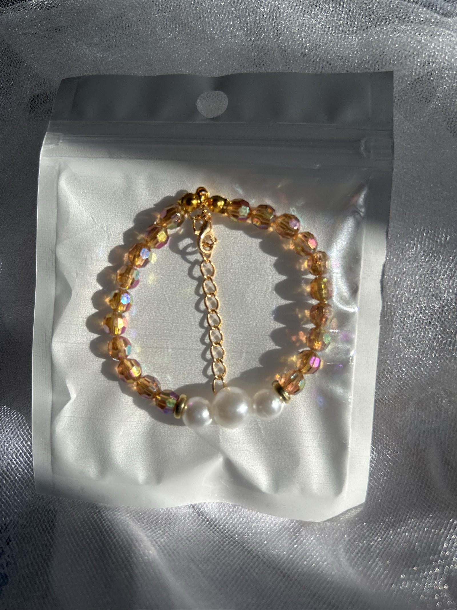 Hand made Bracelet en perles et cristaux dorés