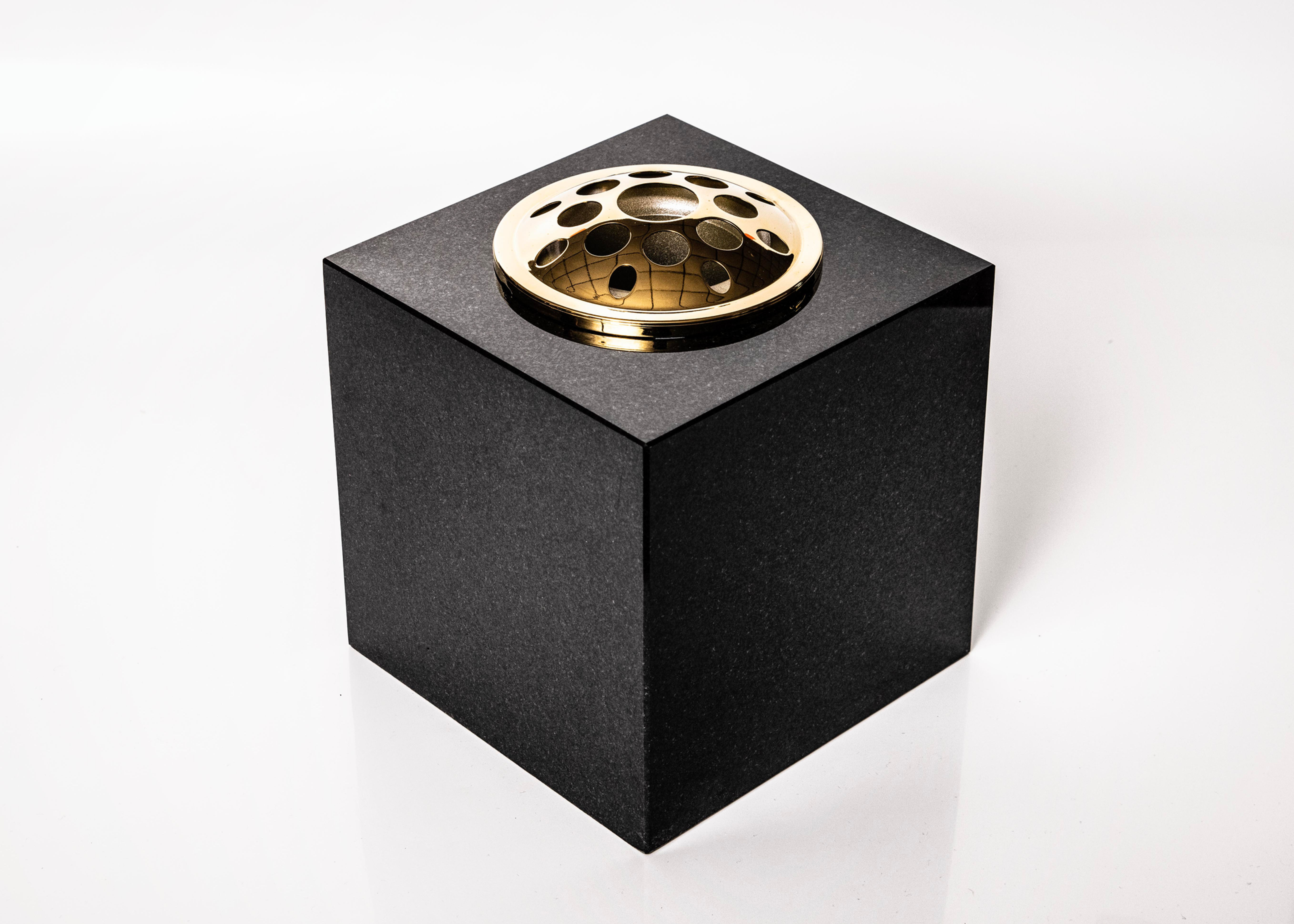 Large Memorial Cube Vase (8x8x8) - Black