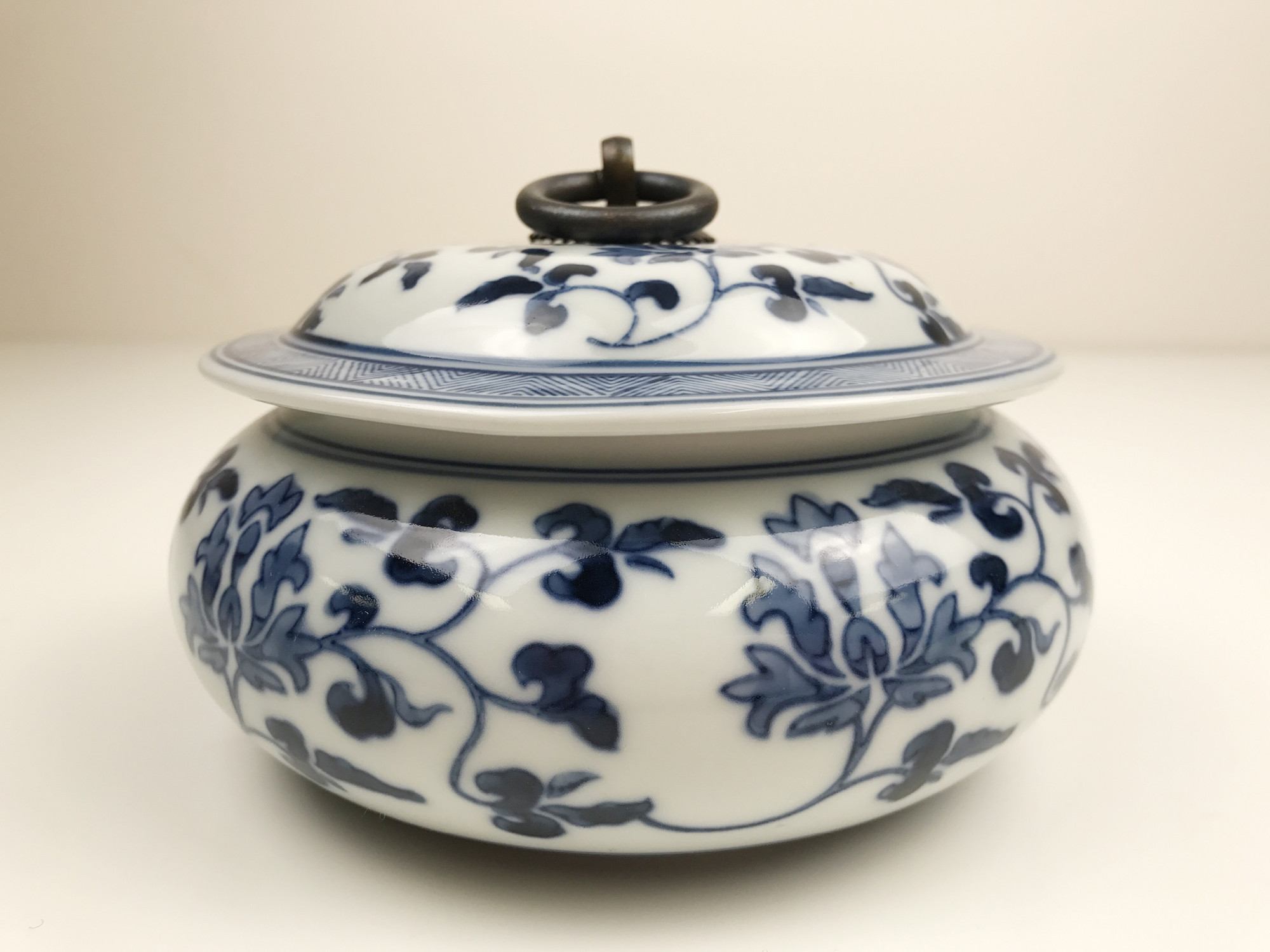 Chinese Tea Container – “Hand-painted Scrolling Branches and Flowers” 手绘缠枝宝相茶叶罐