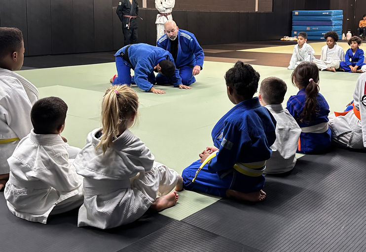 Teaching-kids-judo-3.jpg