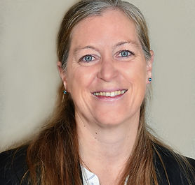 J'ai grandi et fait mes écoles à Cossonay, puis je suis revenue y vivre début 2016, quand j'ai fondé ma famille. Après avoir fais mes études de commerce et obtenu le brevet fédéral de planificatrice financière en 2015, je me suis mise à mon propre compte. Je propose mes services de conseils et soutien en gestion financière, ainsi que toutes activités comptables, RH et fiscales liées à mon bureau fiduciaire.