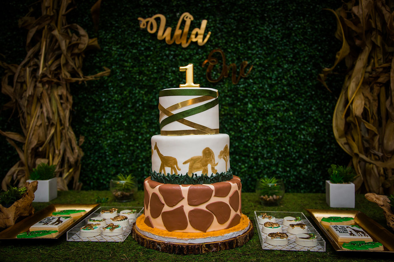 jungle themed birthday cake for wild one birthday party