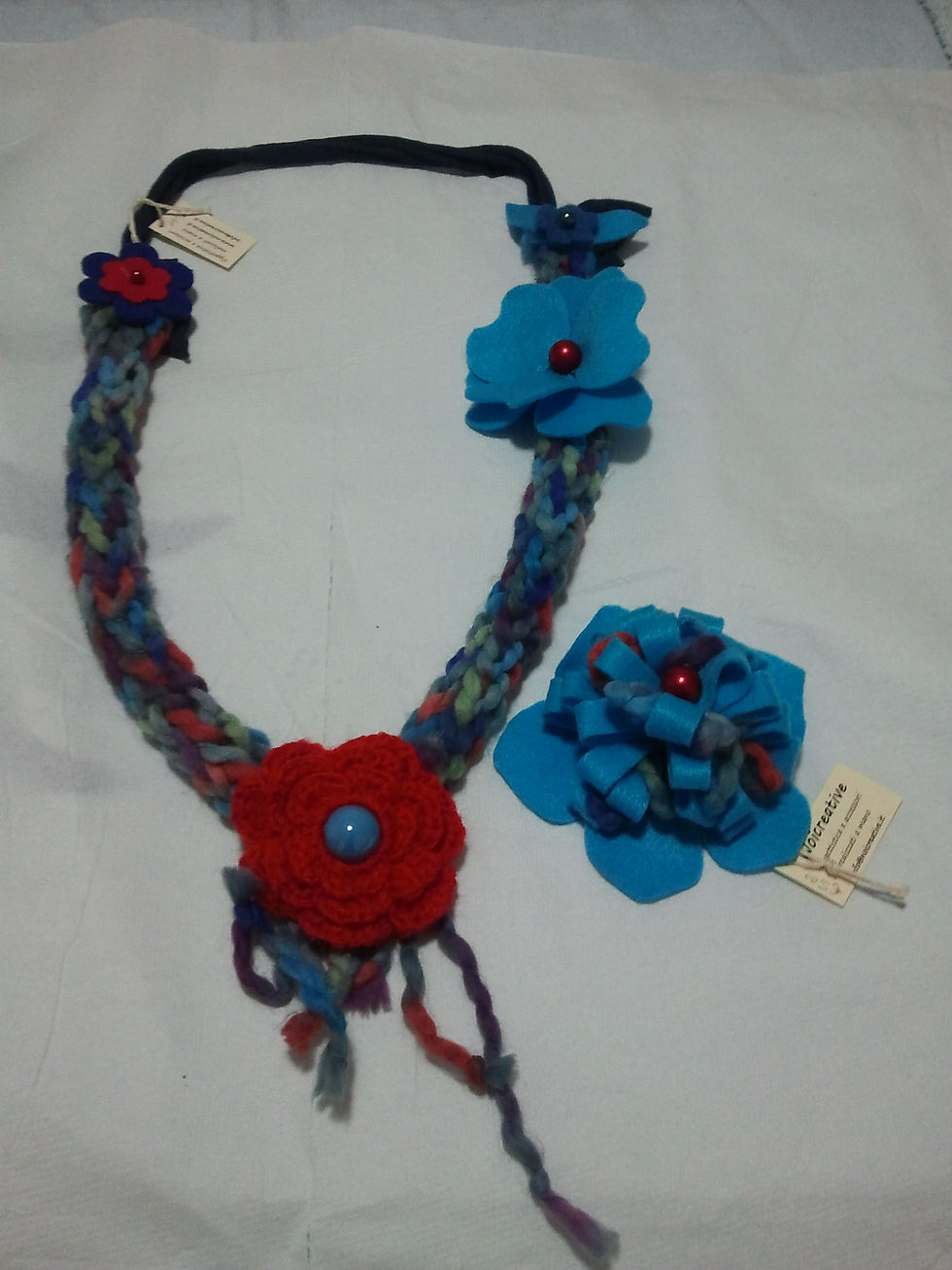 collana rosso e azzurro