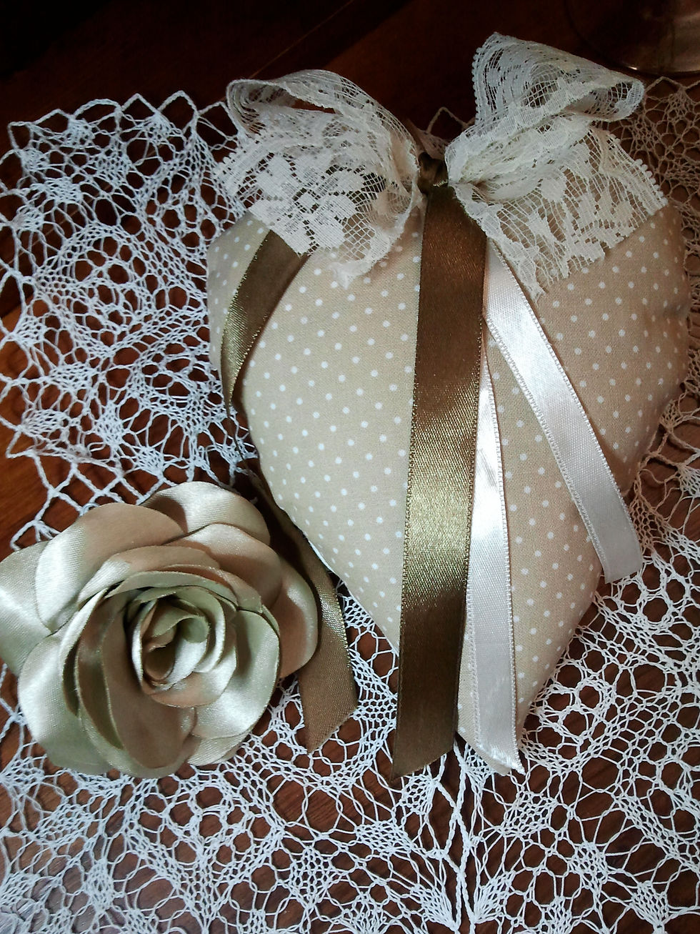 cuore imbottito beige