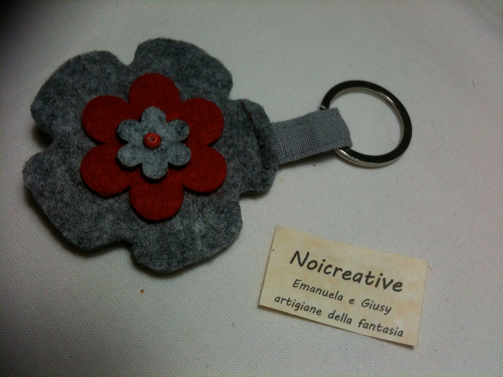portachiave grigio e rosso