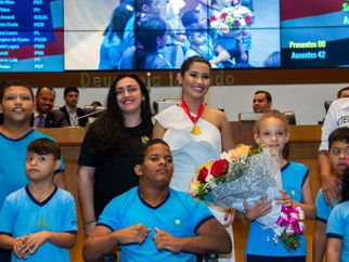 Alunos da APAE de São Luís participam de homenagem a Thaynara OG na Assembleia Legislativa