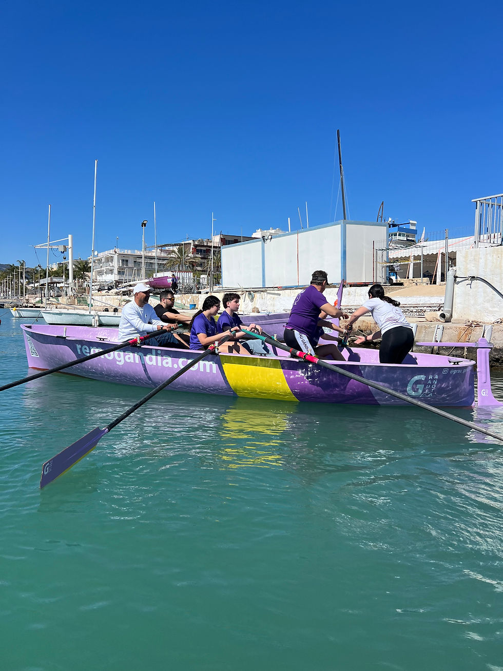 Nueva embarcación de escuela del Club Rem Grau Gandia destinada a ampliar las plazas de iniciación al remo y fomentar el deporte base en Gandia.