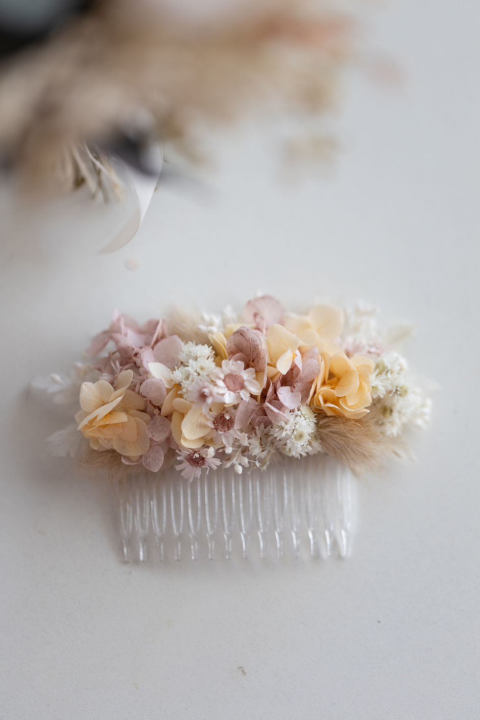 Miniaturbild: Haarkamm aus Trockenblumen