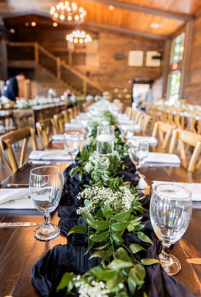 Guest table greenery with baby's breath 