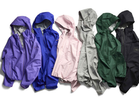 為雨而生的輕盈防護，Canada Goose 雨衣系列正式登場