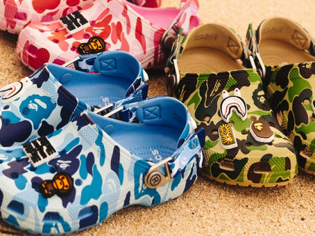 以經典的 “ABC CAMO” 呈現 —— BAPE® 首度聯手 Crocs 打造聯名系列