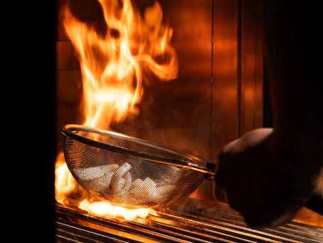 本地最新餐飲空間《 Ochre 》—— 打造暖心的食飲場域,以炭火呈現食材的細節