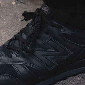 New Balance 再次攜手 WTAPS —— 推出「極致黑白」美製 1300 聯名款