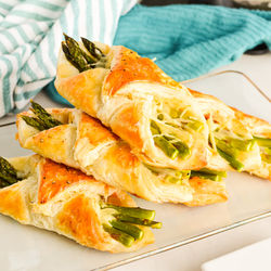 ASPARAGUS & GRUYERE PUFF PASTRY TWISTS