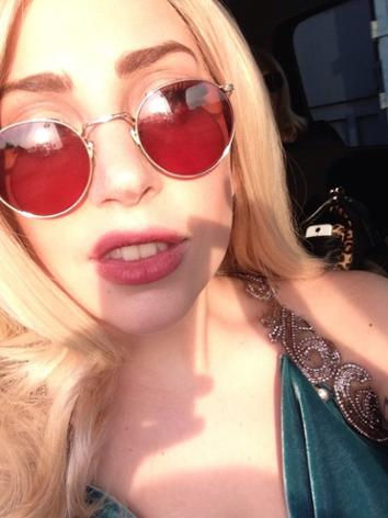 gaga_selfie.jpg