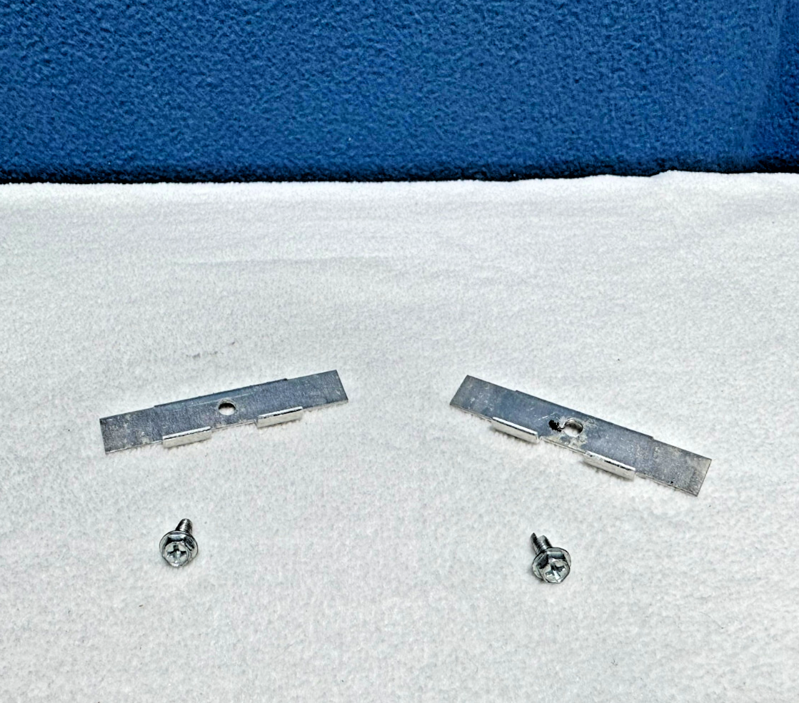 Set of 2 Code 3 PSE MX7000 Lightbar - Splash Bracket - Lower Lens Mount