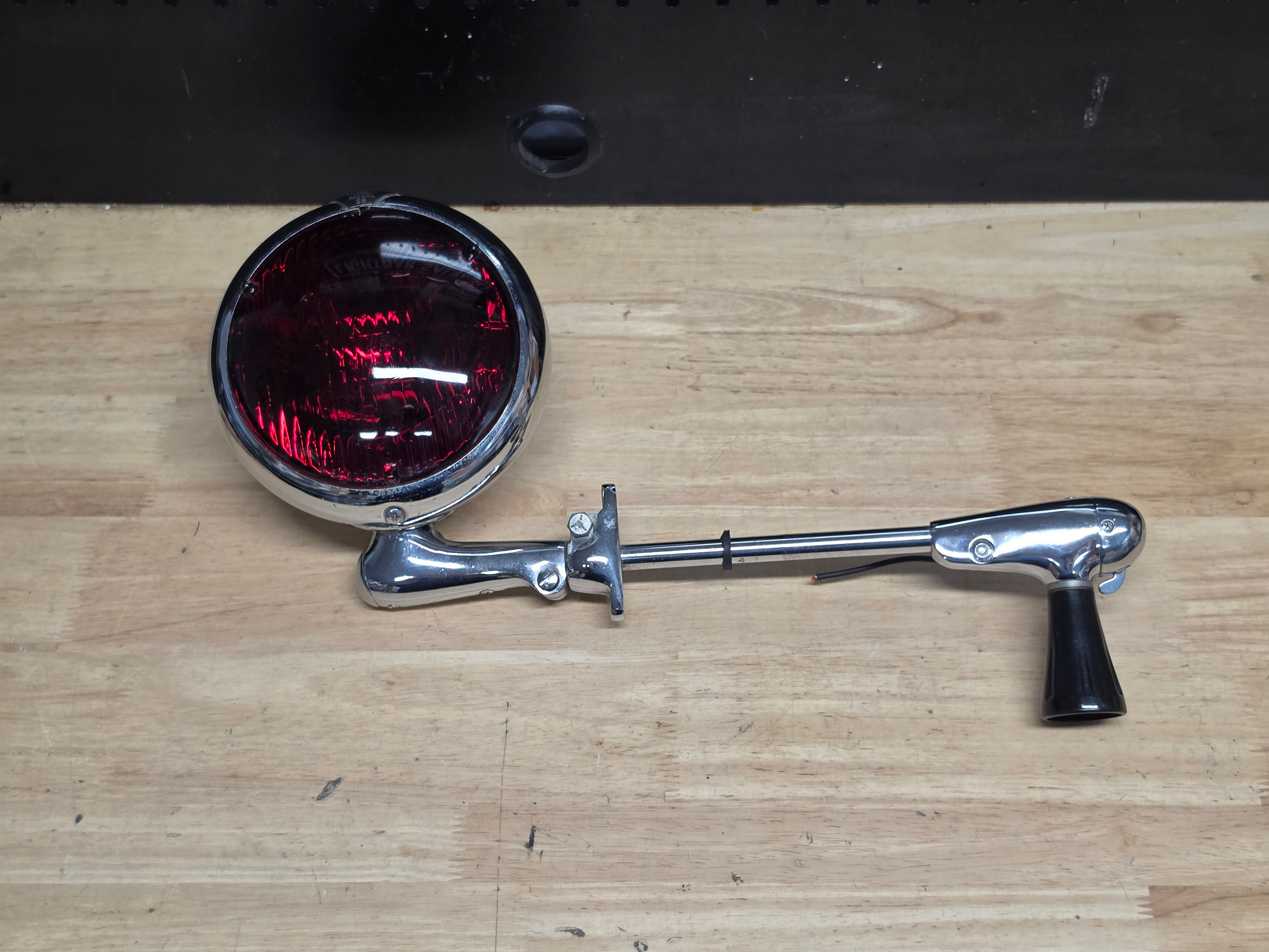 Unity Model S6 Spotlight - 52RH - Right-hand (Red)