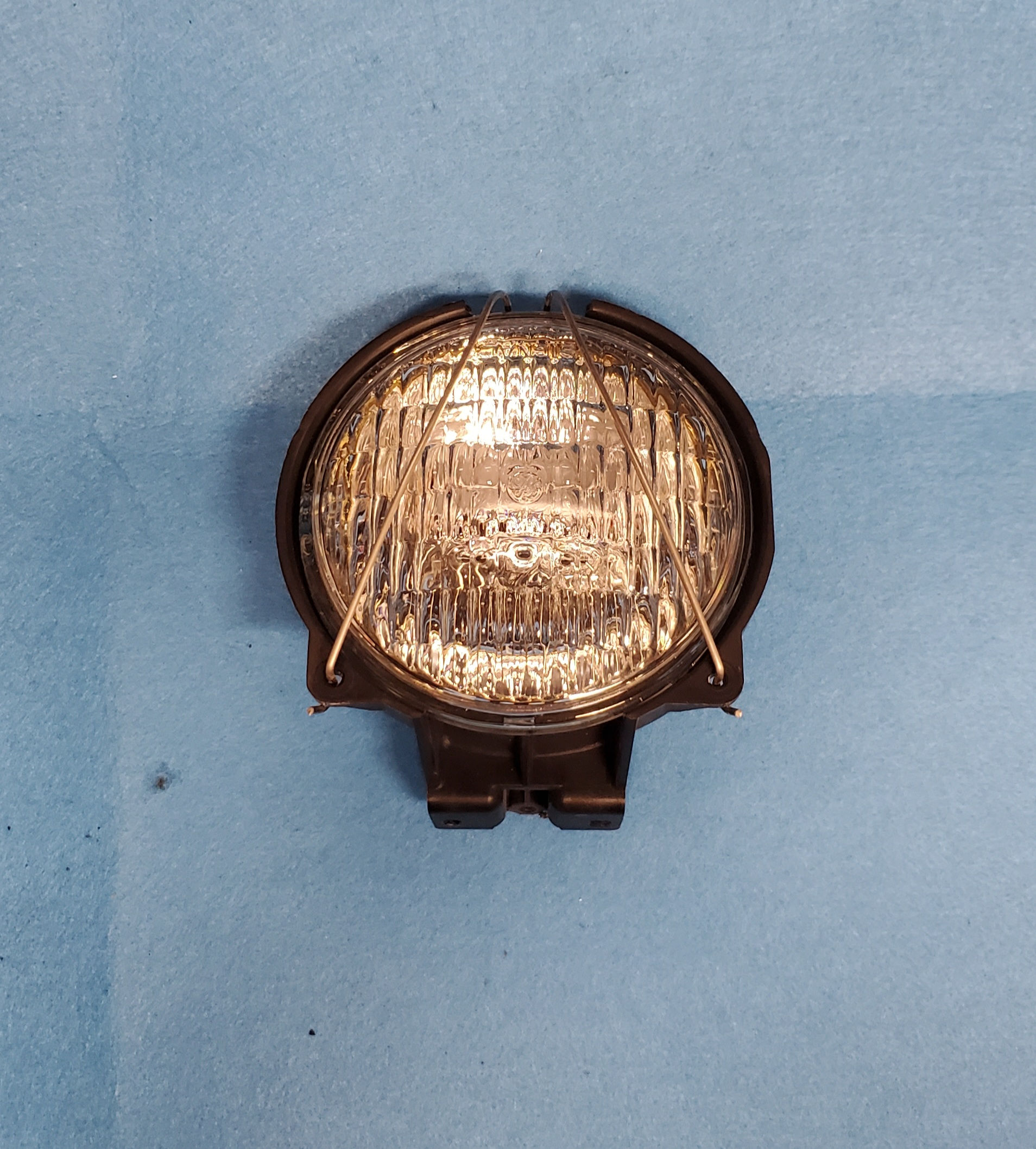 Federal Signal Aerodynic Lightbar - PAR36 Lamp Holder w/ Bulb - Part # Z8542D163