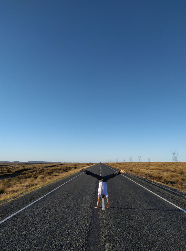 Un esempio delle strade in NZ, lunghe, facilmente attraversabili e ben tenute.