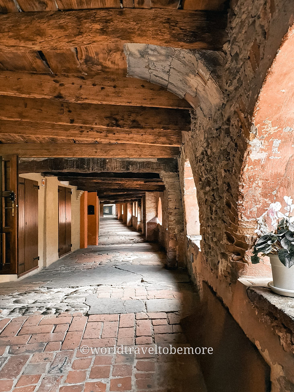 Via degli Asinelli o Via del Borgo, Brisighella.