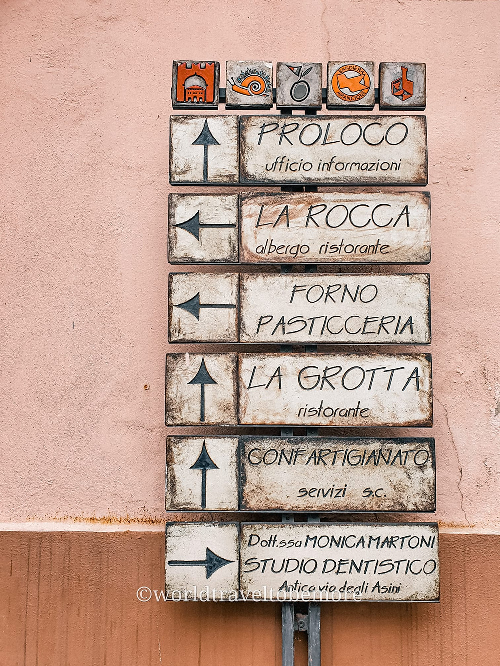 La cartellonistica nel Borgo di Brisighella.. adorabile!