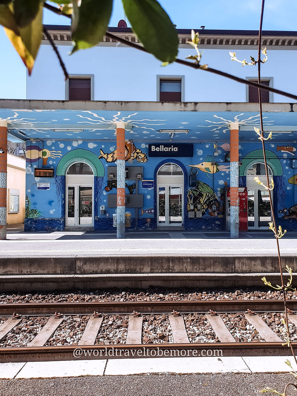 Murales alla stazione dei treni di Bellaria