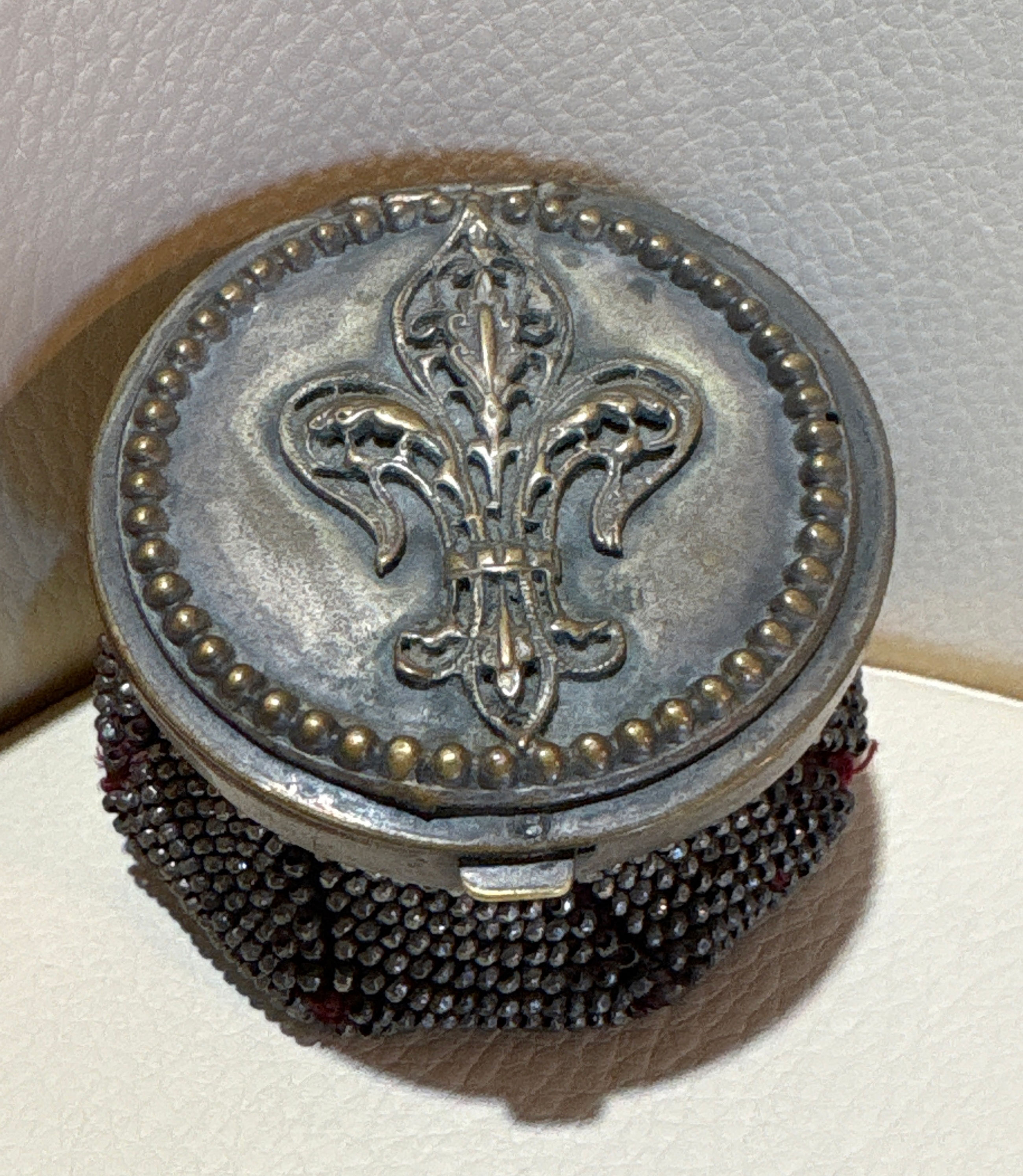 Antique Early 1900s Bostonia Fluer De Lis Beaded Coin Purse