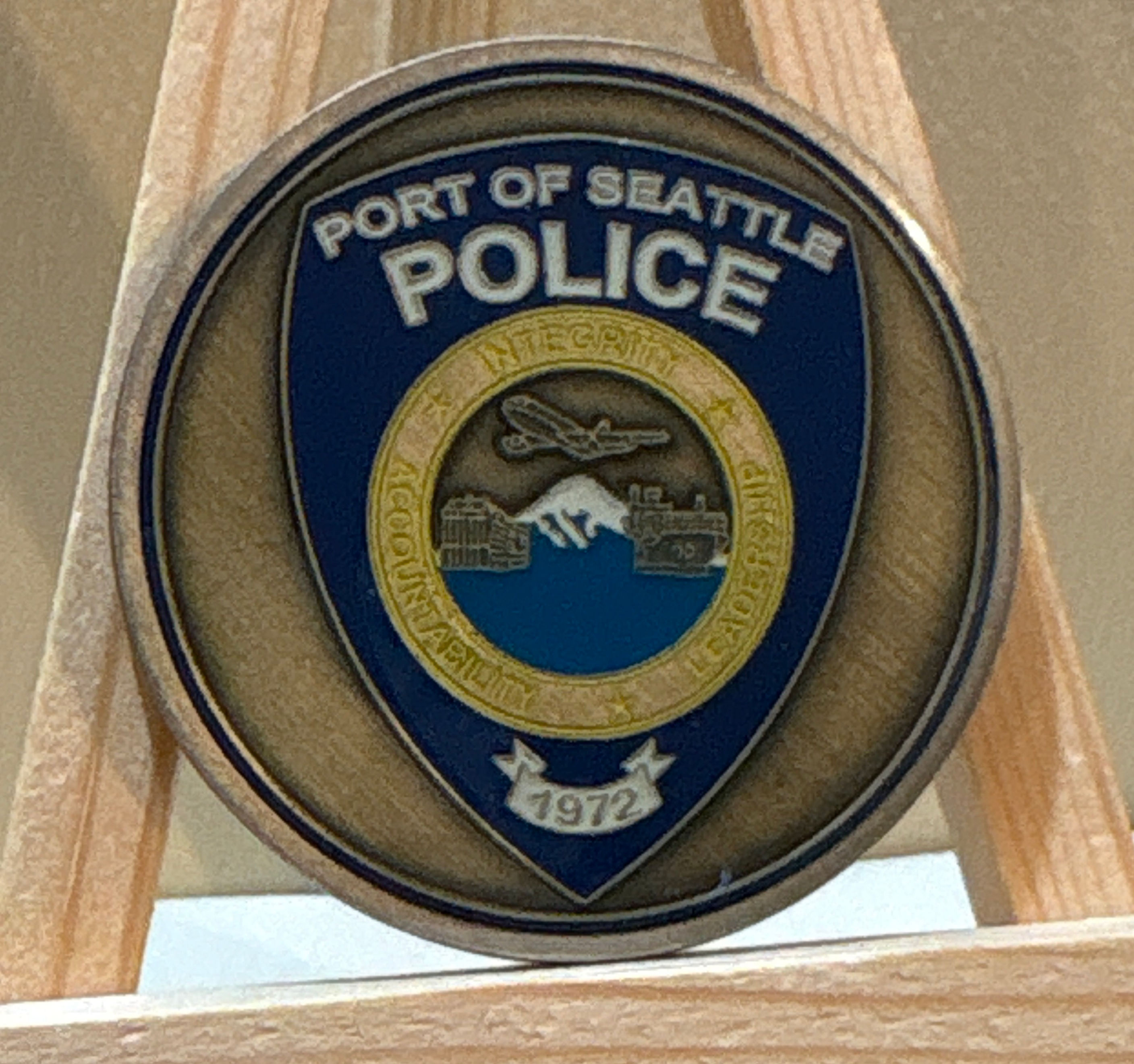 Beautiful 1972 Port of Seattle Police 'In Dogs We Trust' K-9 Challenge Coin!