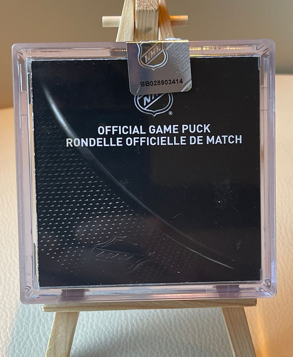 Thumbnail: St. Louis Blues BRETT HULL Autographed Puck with Beckett COA!