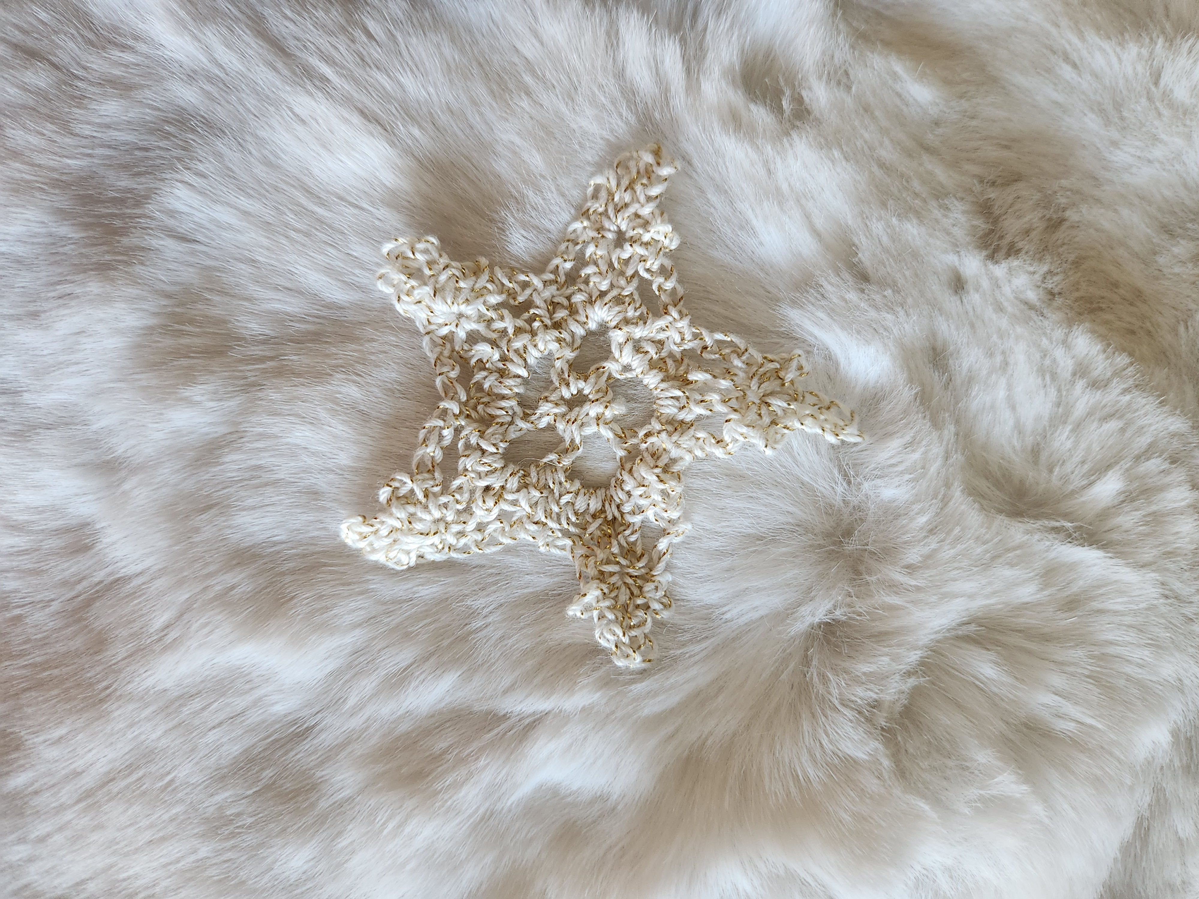 Cream and Gold Star Motif