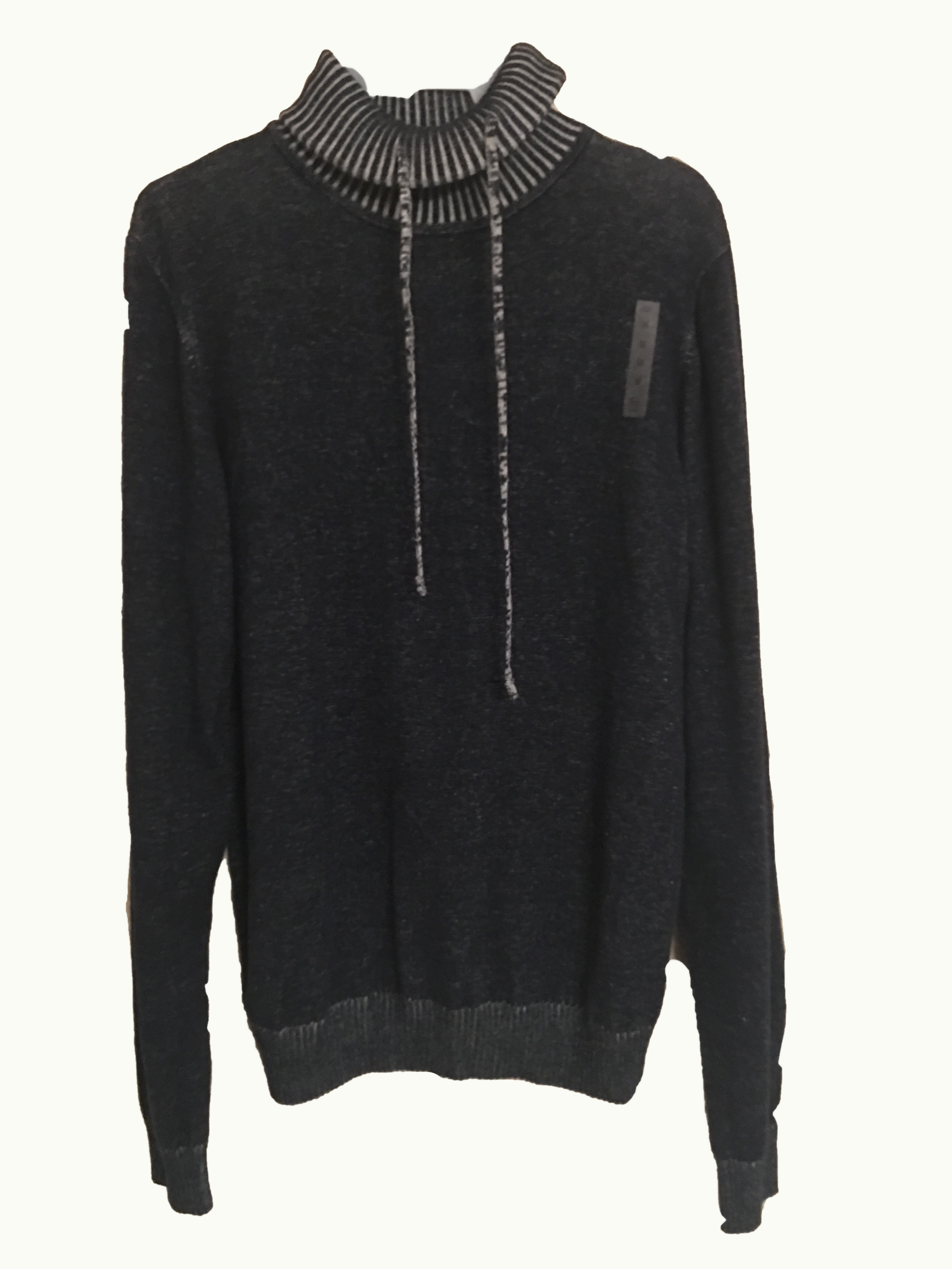 Sueter gris cuello ruso Talla: M