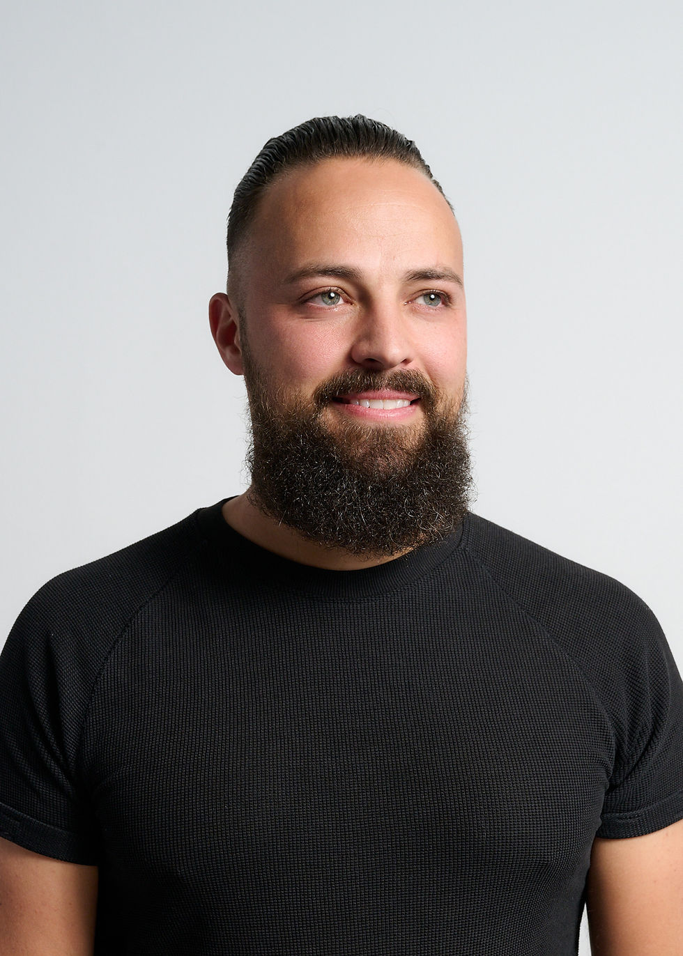 Noah Erni Rolfing Zurich Kopf-, Nacken-, Rückenschmerzen, Komplementärtherapie, chronische Schmerzen, Faszien Therapie,