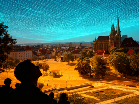 Erfurter Domplatz mit simulierter KI am Himmel