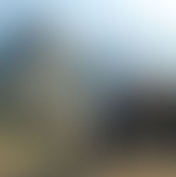 Group of five hikers overlooking Machu Picchu ruins with a large mountain in the background, wearing colorful caps, under a clear sky. מאצ'ו פיצ'ו - מקסיקו (מרכז אמריקה) - ביטוח נסיעות לחו"ל