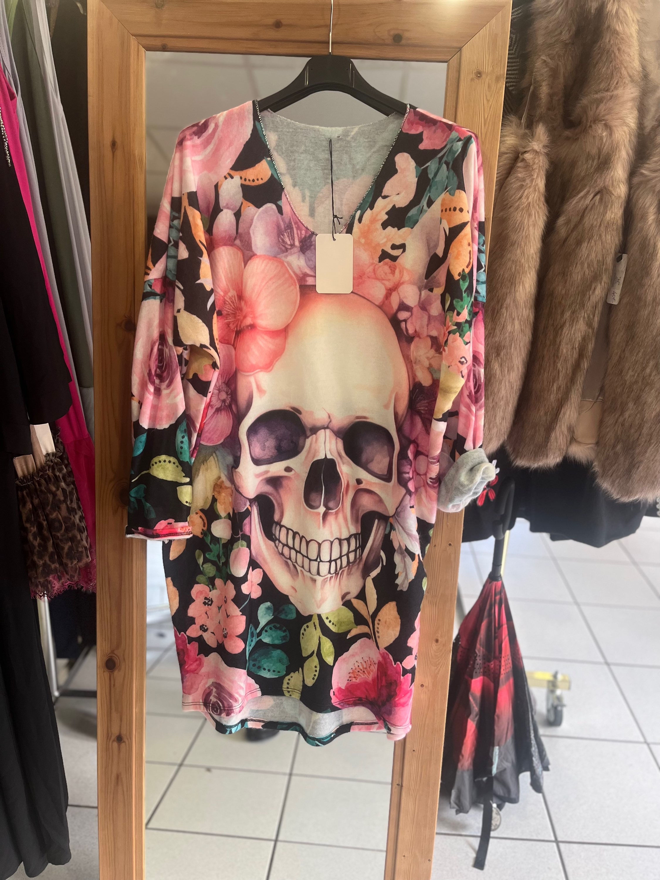 Robe pull tête de mort colorée destockage 