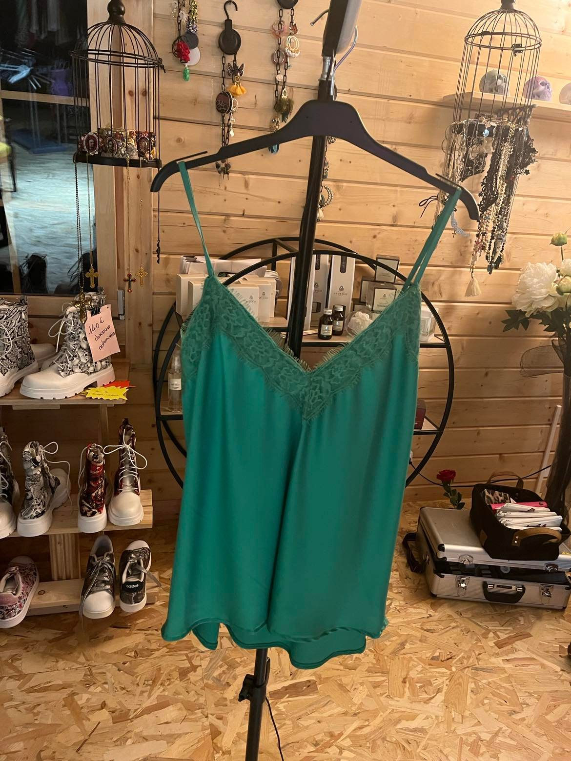 Top dentelle vert Brésil fines bretelles