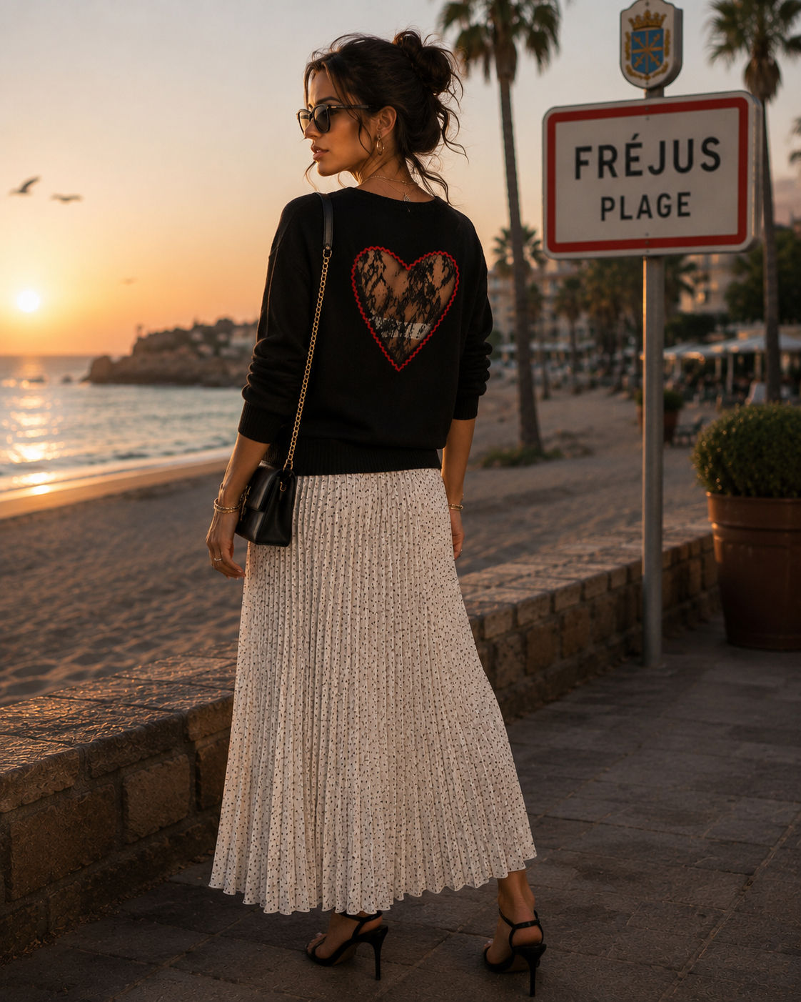 Pull noir cœur dentelle