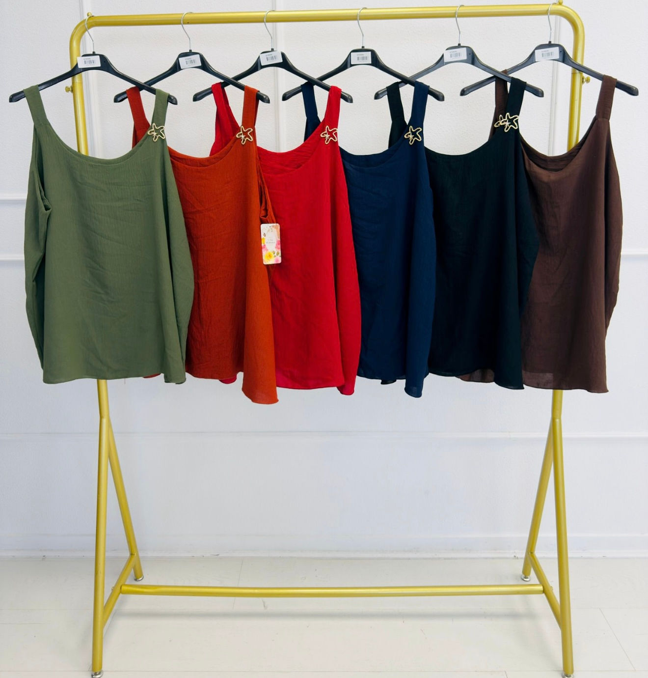 Top bleu marine broche 