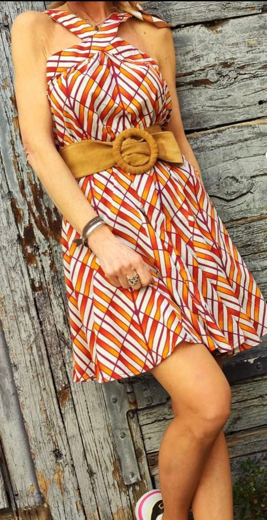 Robe géométrique orange et violette fin de série 