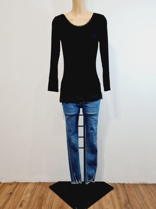 Tee-shirts dentelle sur le bas