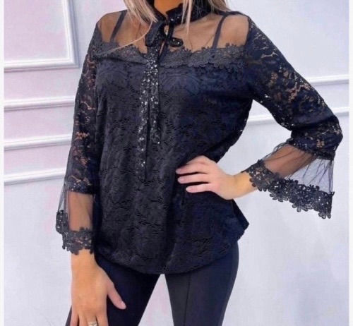blouse dentelle et cravate