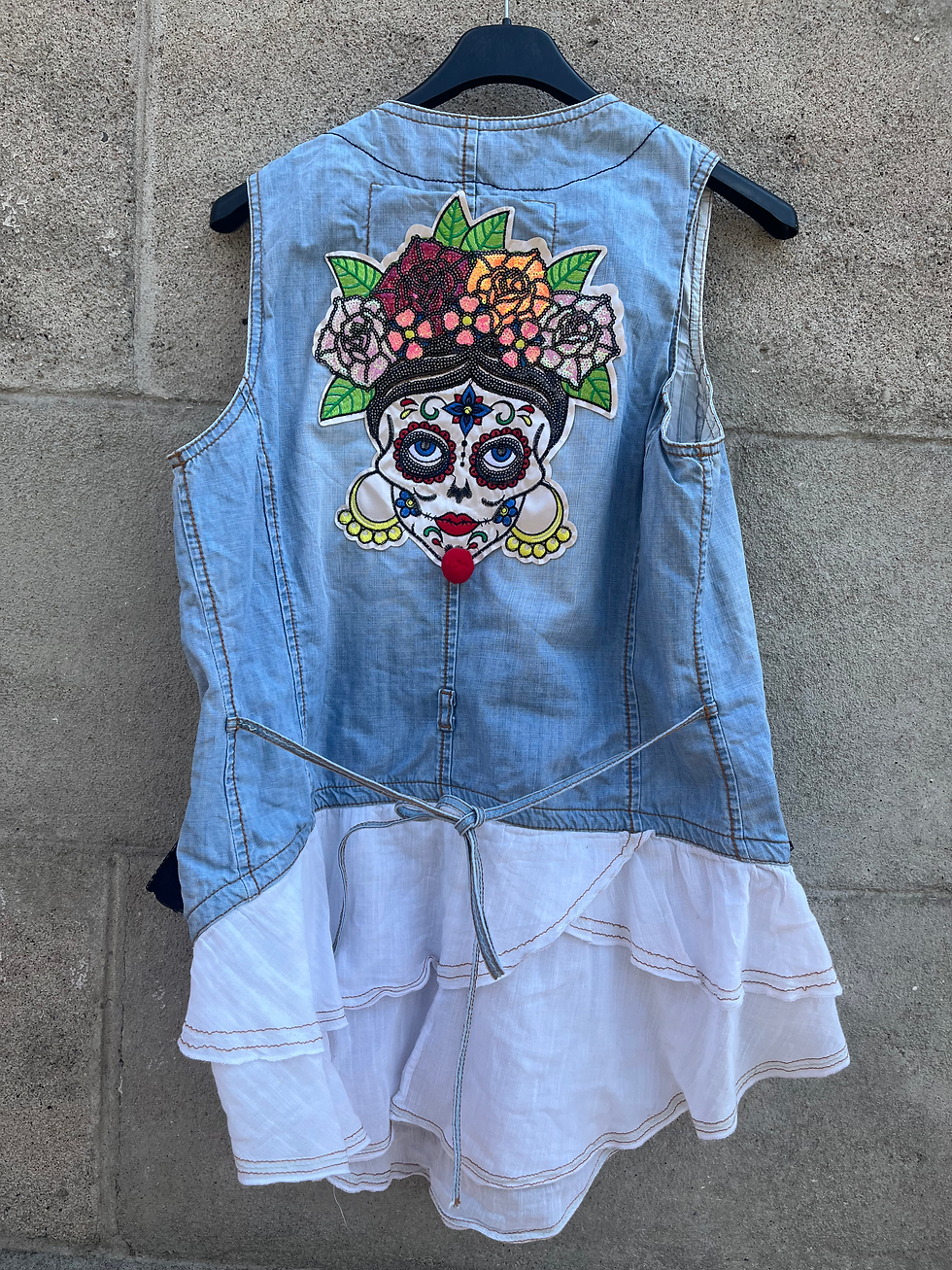 Gilet création froufrous et tête de mort mexicaine