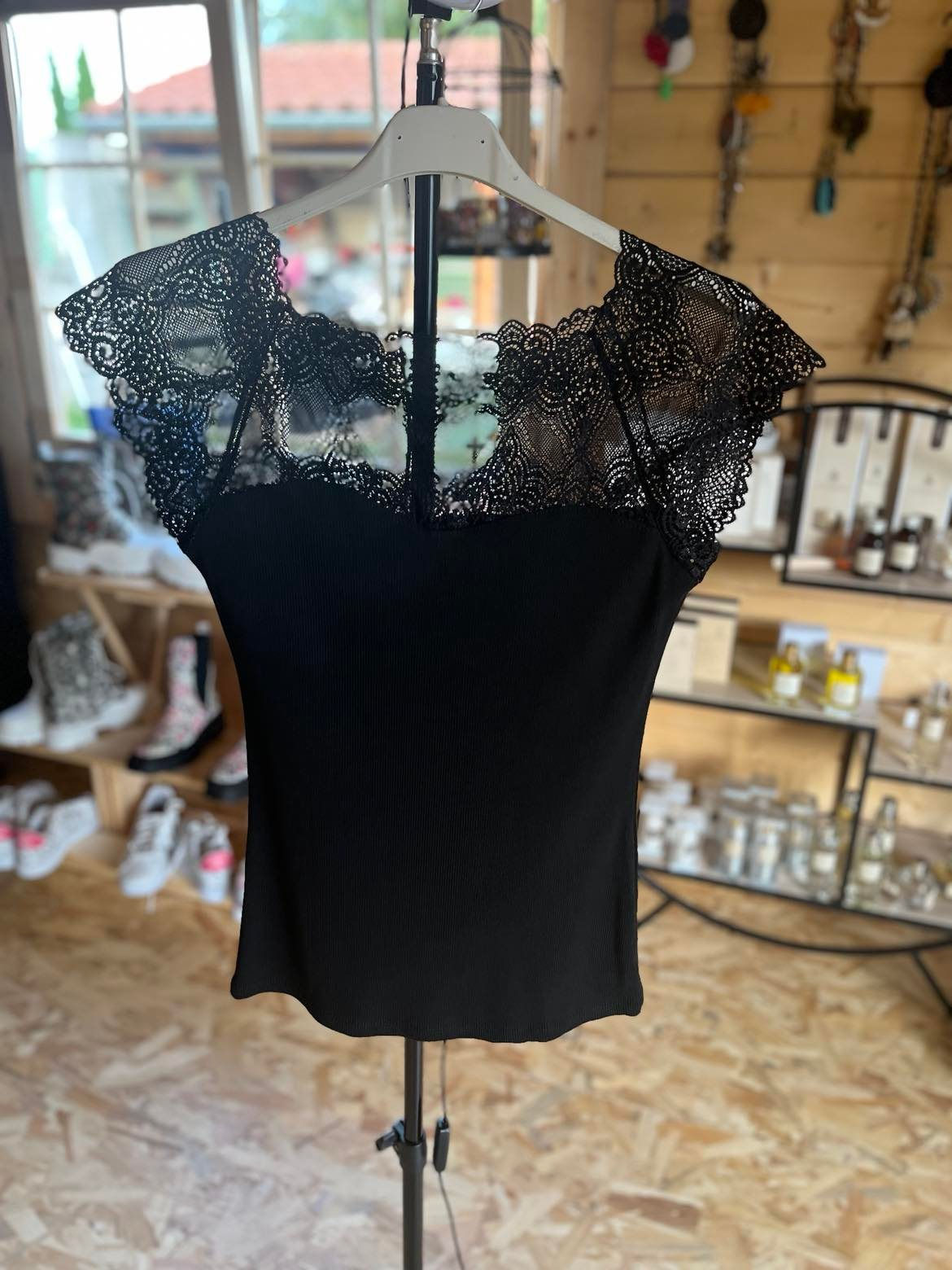Tee shirt noir dentelle SOLDE ETE 2023